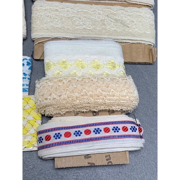 52 Yards Vintage Lace & Trim Assortment - Picture 3 of 10